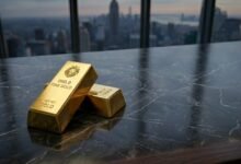 جدول مقارنة يوضح مزايا وعيوب الاستثمار في الذهب